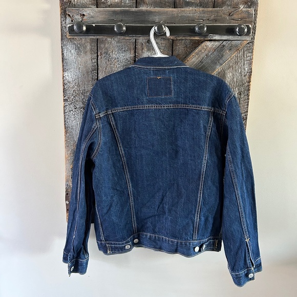 Men's Levi's Dark Wash Jean Jacket - Picture 2 of 3
